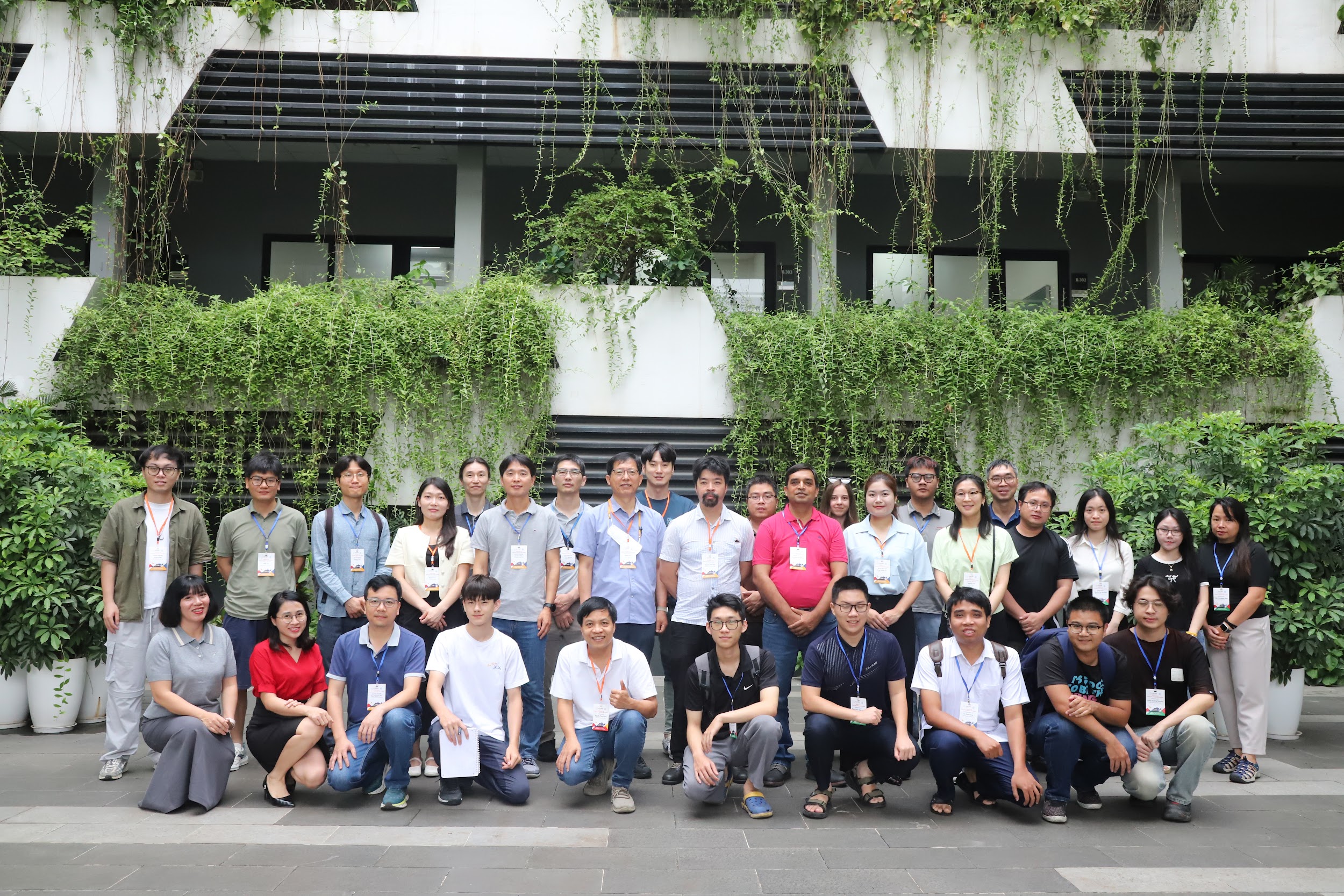 Hội thảo về Giải tích Hình học và Đại số