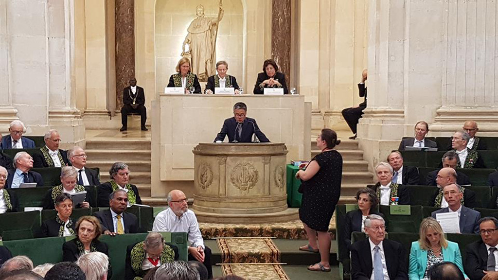GS Ngô Bảo Châu đọc bài diễn từ tại lễ đón tiếp các thành viên nước ngoài mới do Viện hàn lâm khoa học Pháp tổ chức