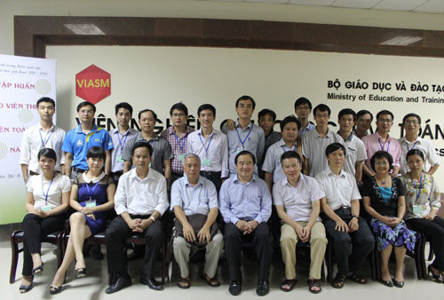 Thứ trưởng Trần Quang Quý tới thăm Khoá tập huấn giáo viên THPT chuyên toán năm 2013 đợt 1